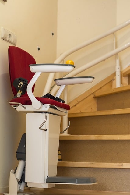 Les équipements de sécurité obligatoires sur un monte escalier