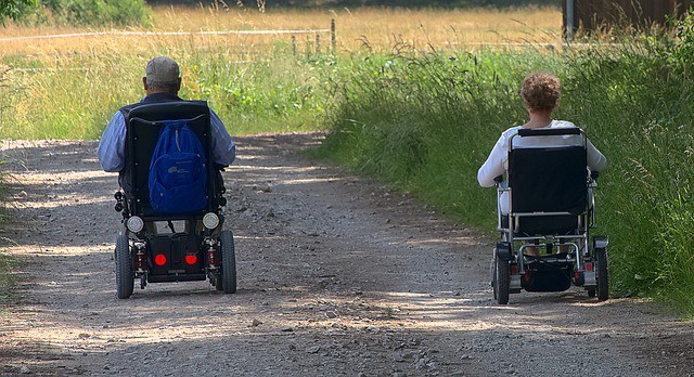 Différence entre fauteuil éléctrique et scooter de mobilité