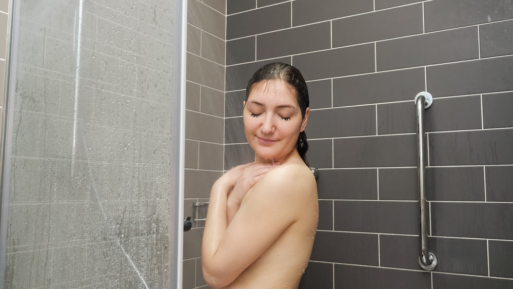 Exemple de barre d'appui dans une douche italienne