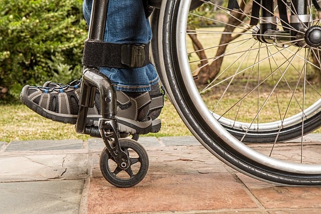 Fauteuil roulant pour personne agée